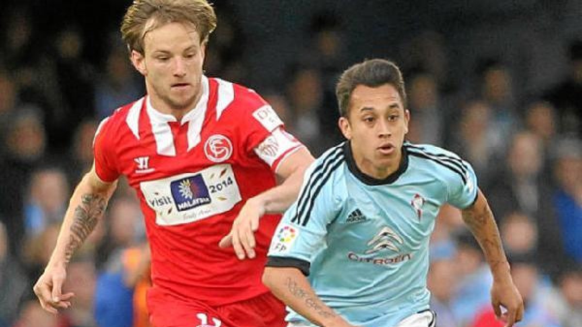 Rakitic persigue a Orellanao,469px);}