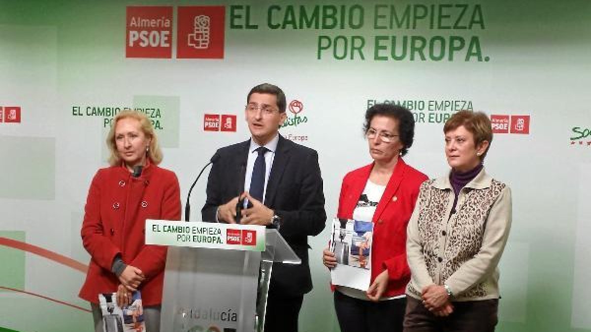 Dirigentes del PSOE en rueda de prensax,auto,au