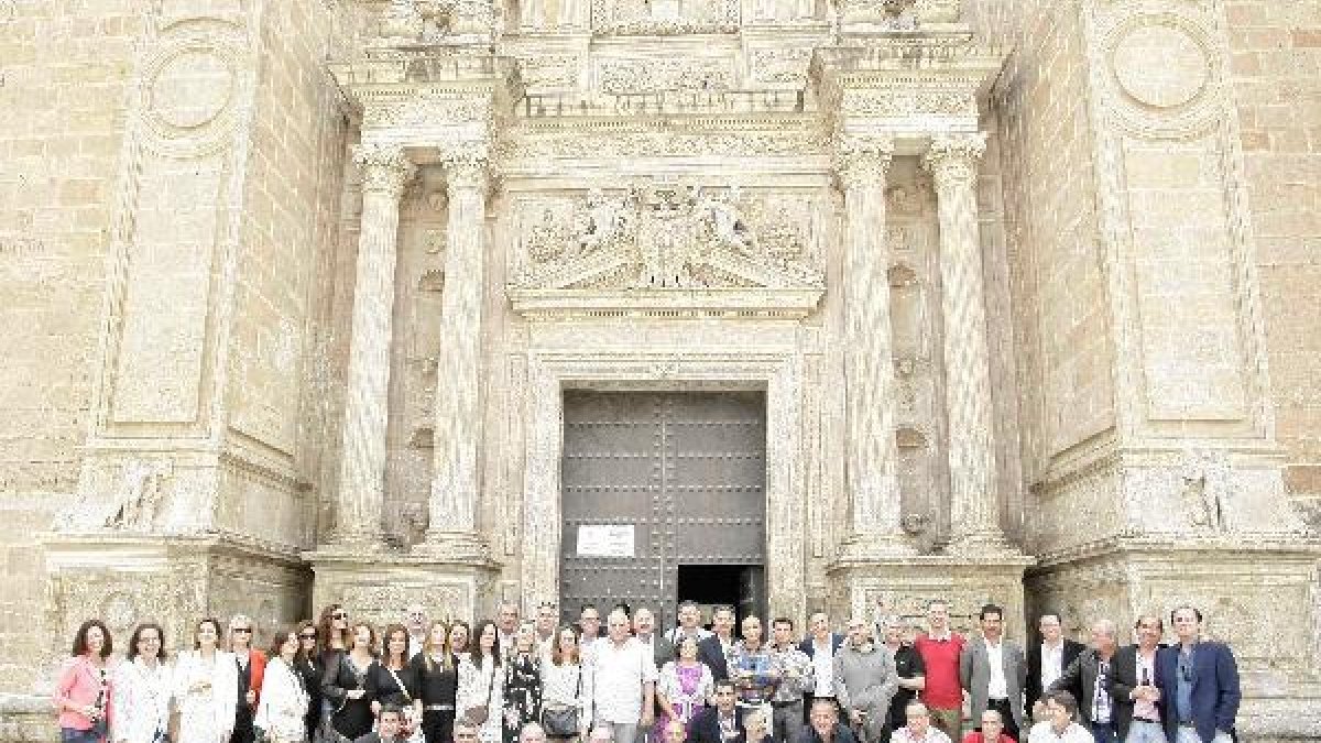 45 antiguos alumnos se reencontraron el sábado en el Hotel Catedral. tyle>.apqj{position:a