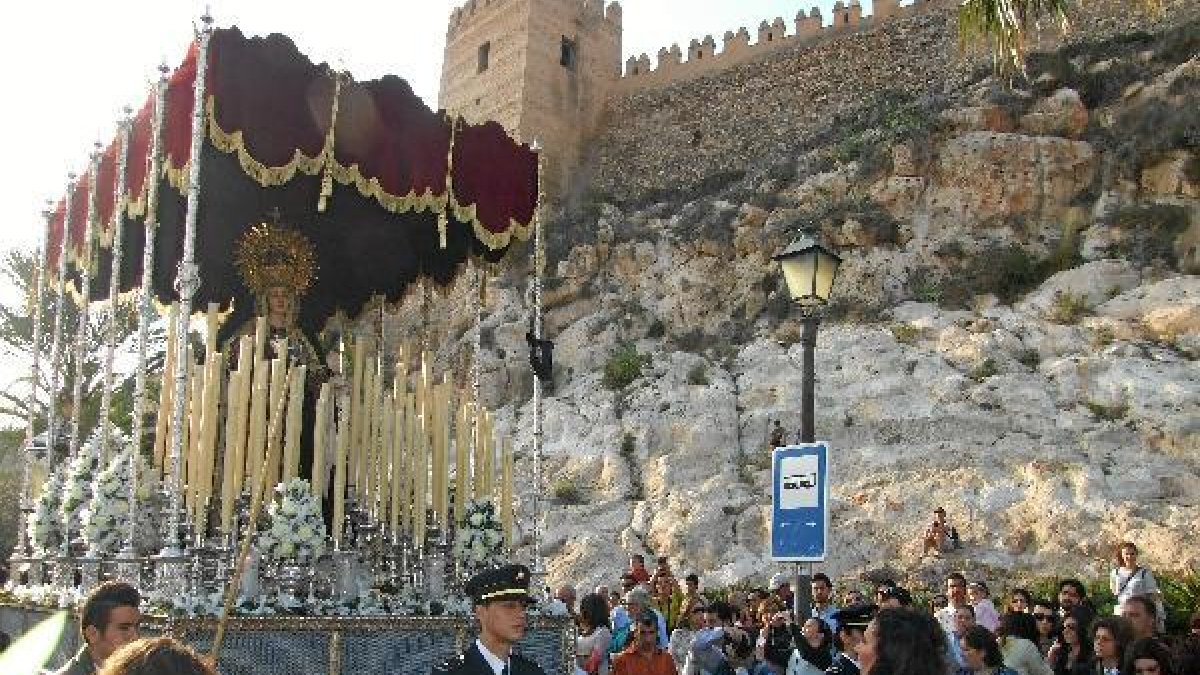 La Virgen del Rosario del Mar en el corazón de la ciudad y los almerienses de testigos.tyl