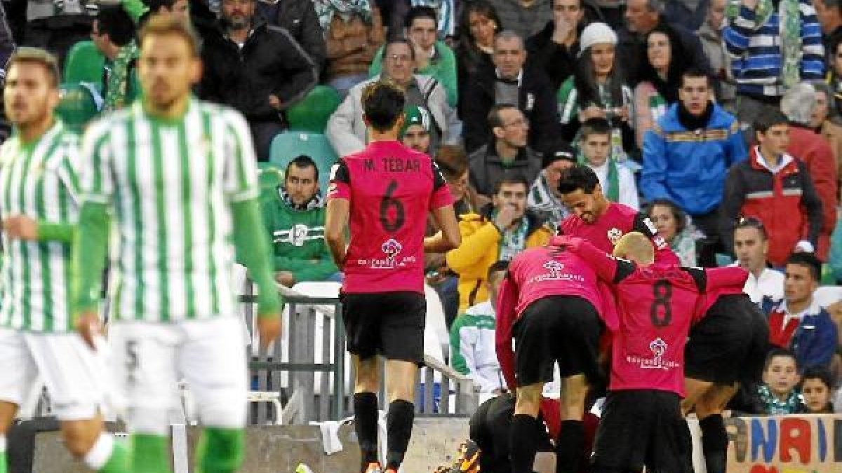 El Almería-Betis, a las 12.00 horas el 4 de mayoe;clip:rect(469