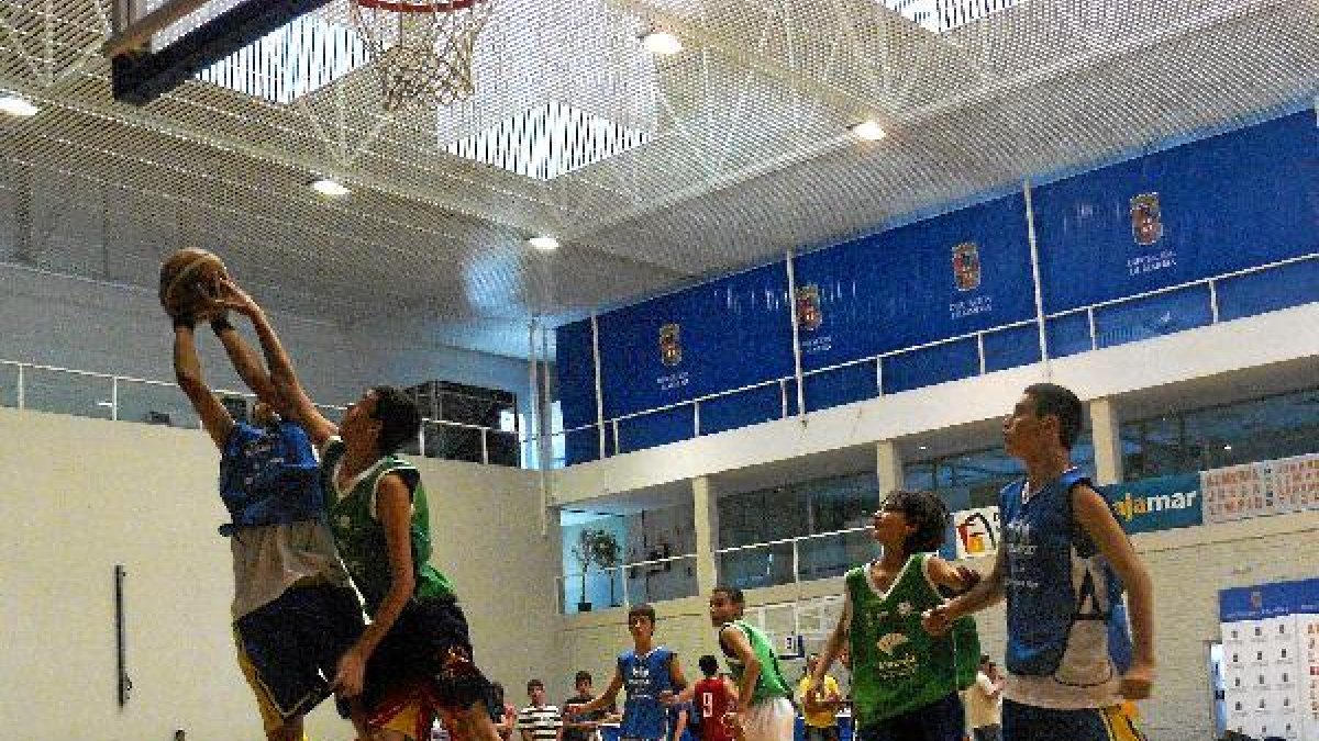 Partido de baloncestoo,469px);}