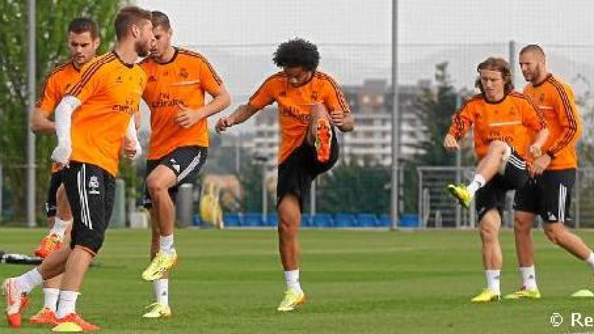 El Real Madrid ha reanudado hoy los entrenamientos.e;clip:rect(