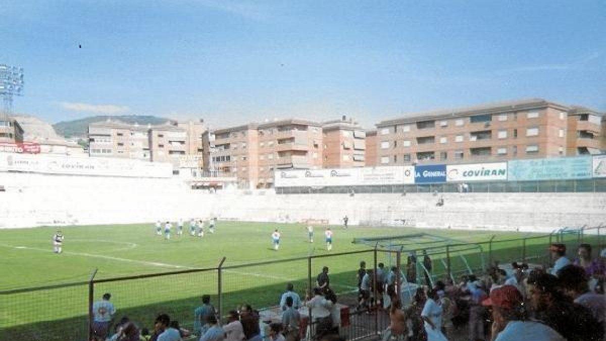El ya desaparecido Estadio de Los Cármenes a finales de los 90.
