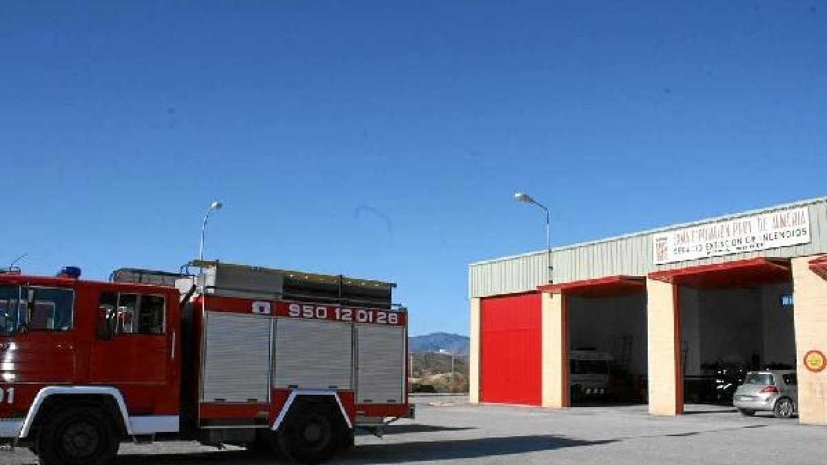 imagen de archivo del Parque de Bomberos de Albox.e;clip:rect(4