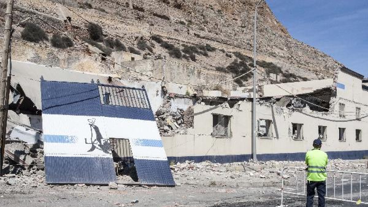 Demolición de Piensos La Foca en Pescadería.x,a