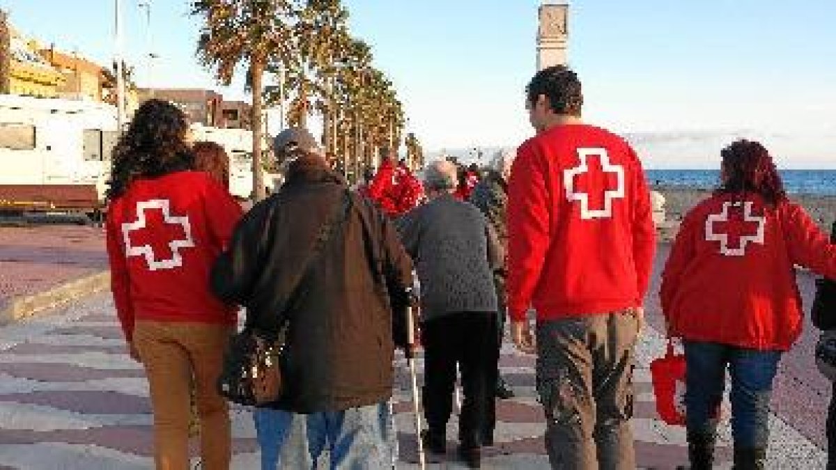 Voluntarios de Cruz Rojao,469px);}