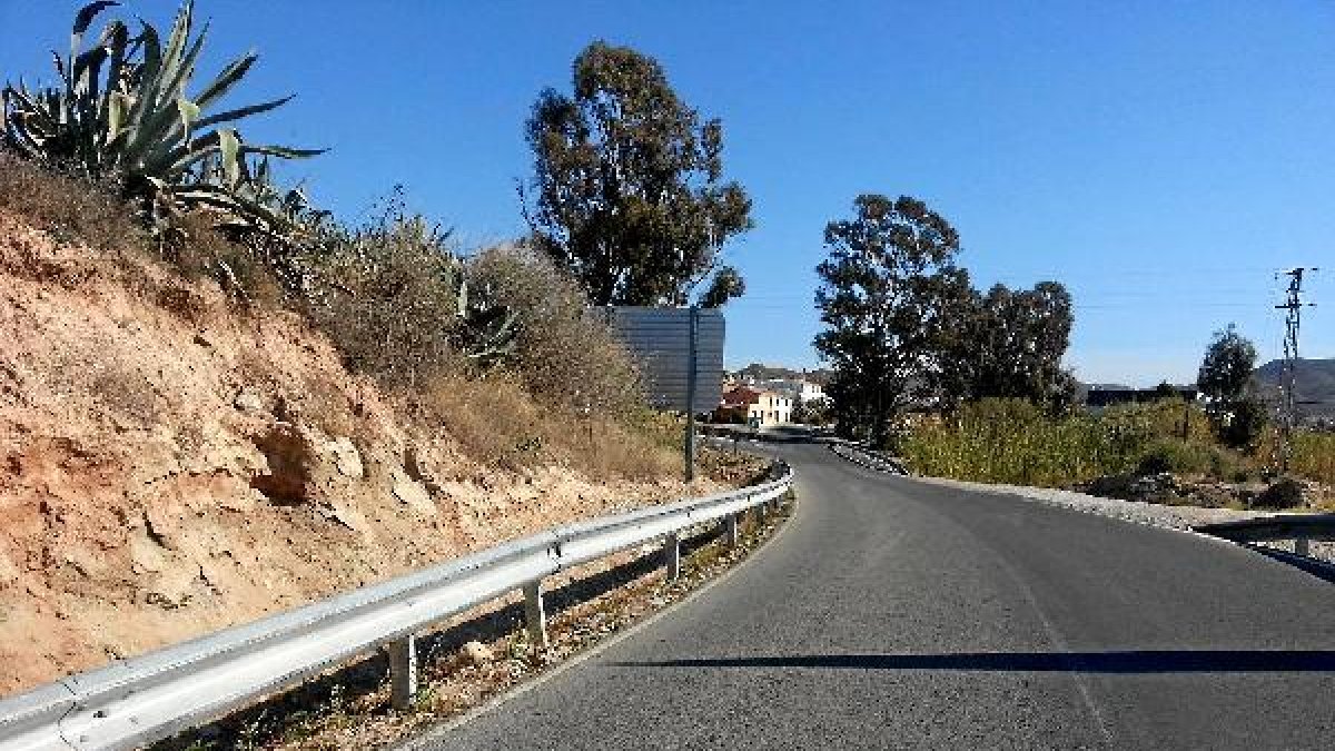 Carretera autonómica sin arcén disponible. x,au