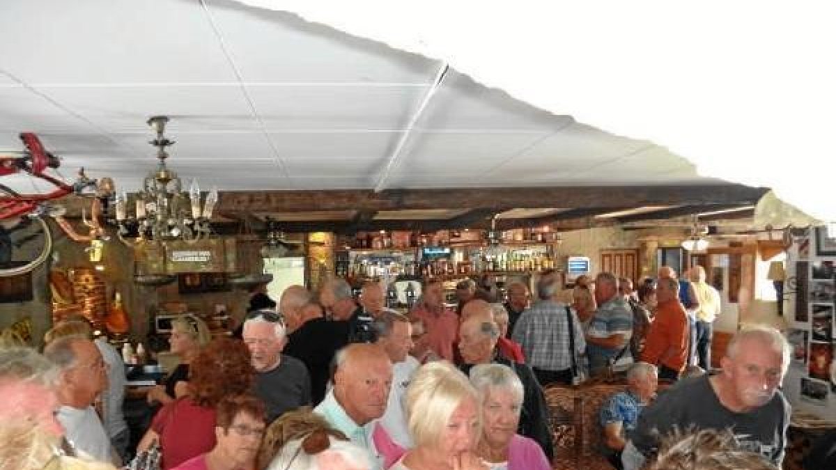 Reunión comercial que tuvo lugar el pasado jueves en el Pueblo Laguna Restaurant. tyle>.ap