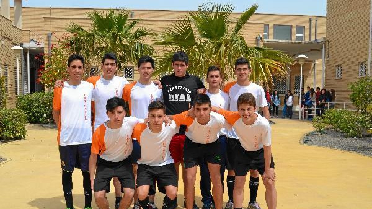 Los chicos del IES Gádoro,469px);}