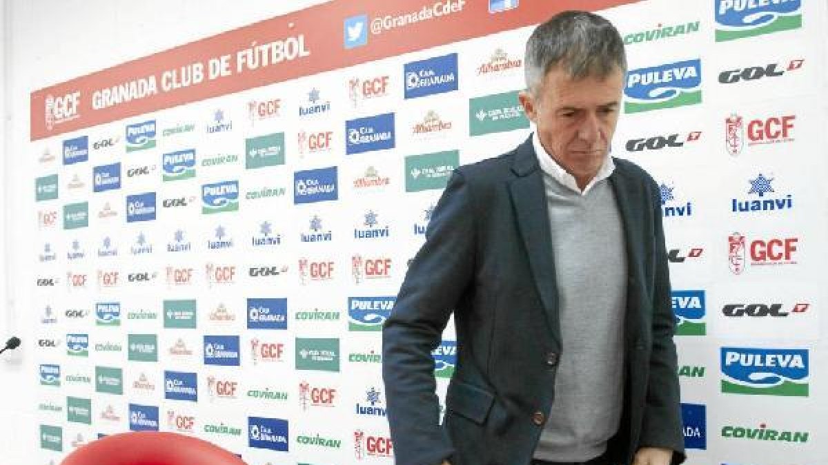 Lucas Alcaraz da la cara por sus futbolistas.x,