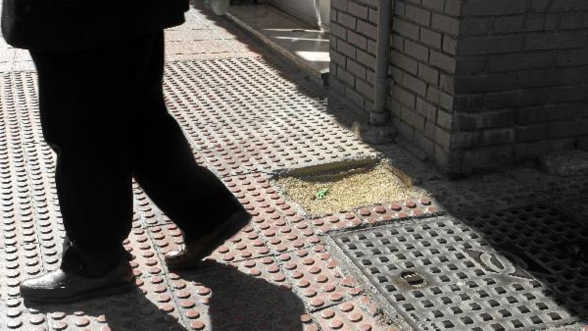 El hueco de una losa provocó la caída. x,auto,a