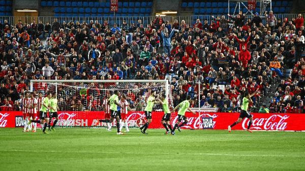 La imagen de la derrotao,469px);}