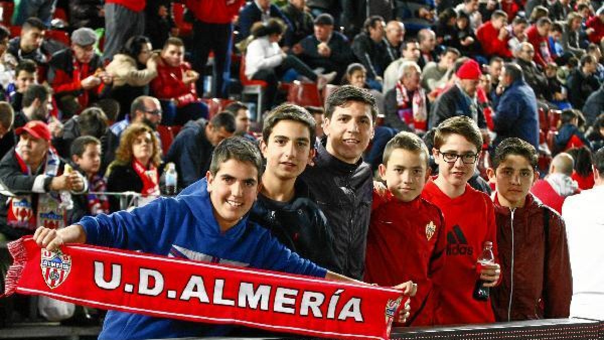 La afición sufrió en la gradao,469px)