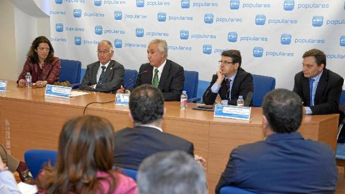 Reunión en la sede del PPo,469px);}</