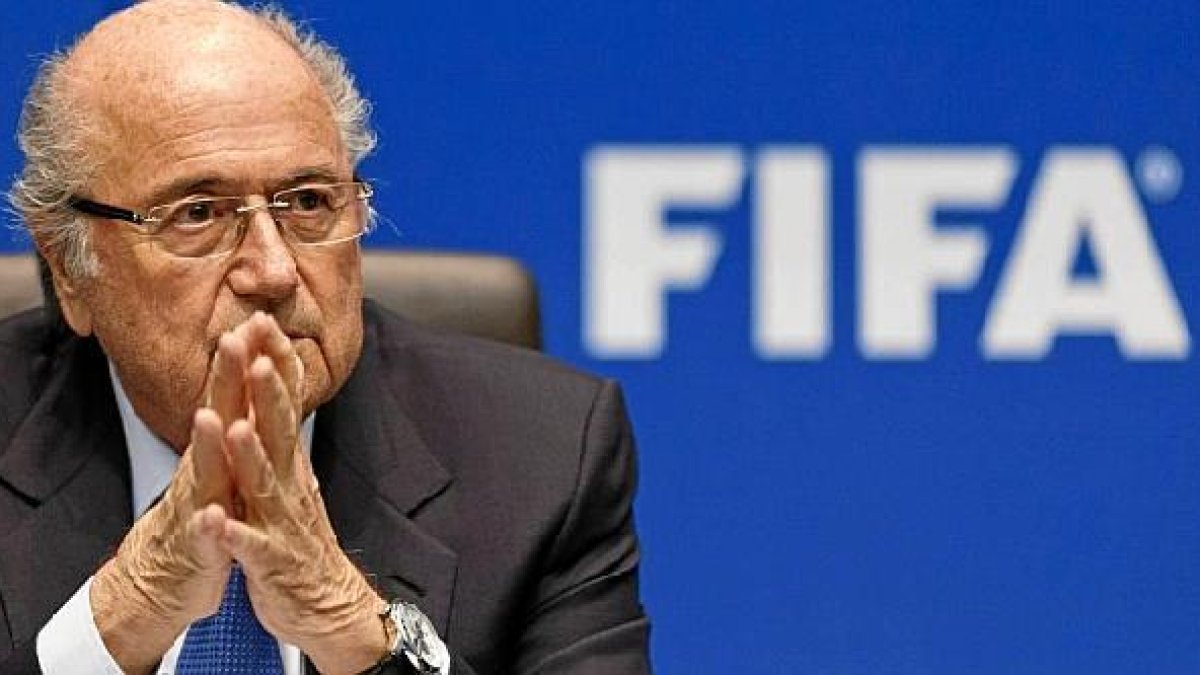 Blatter ha dado con el filón del fútbol español.e;clip:rect(469