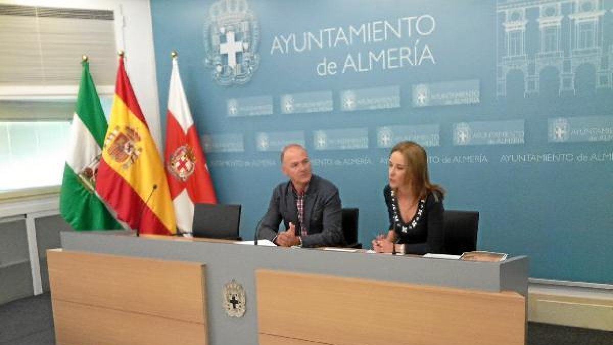 Joaquín Jiménez y Déborah Serón, en la rueda de prensa de ayer.