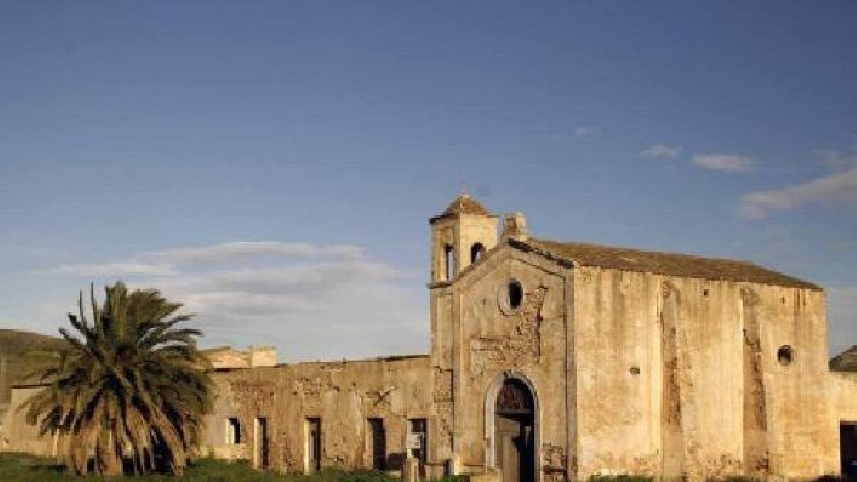 El edificio, declarado BIC, está en estado de ruina.e;clip:rect