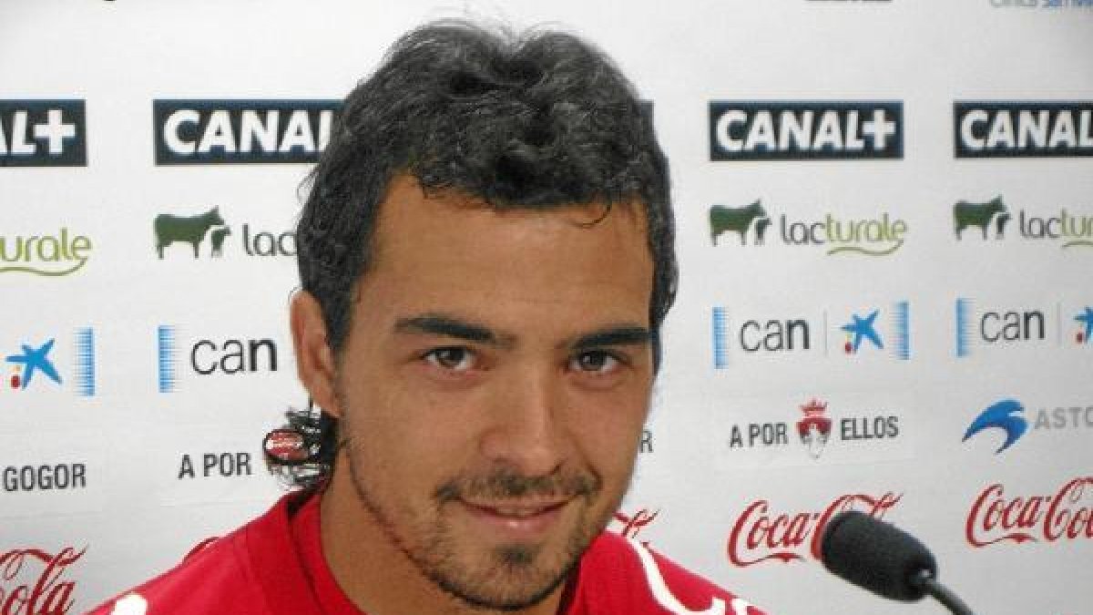 Miguel de las Cuevaso,469px);}