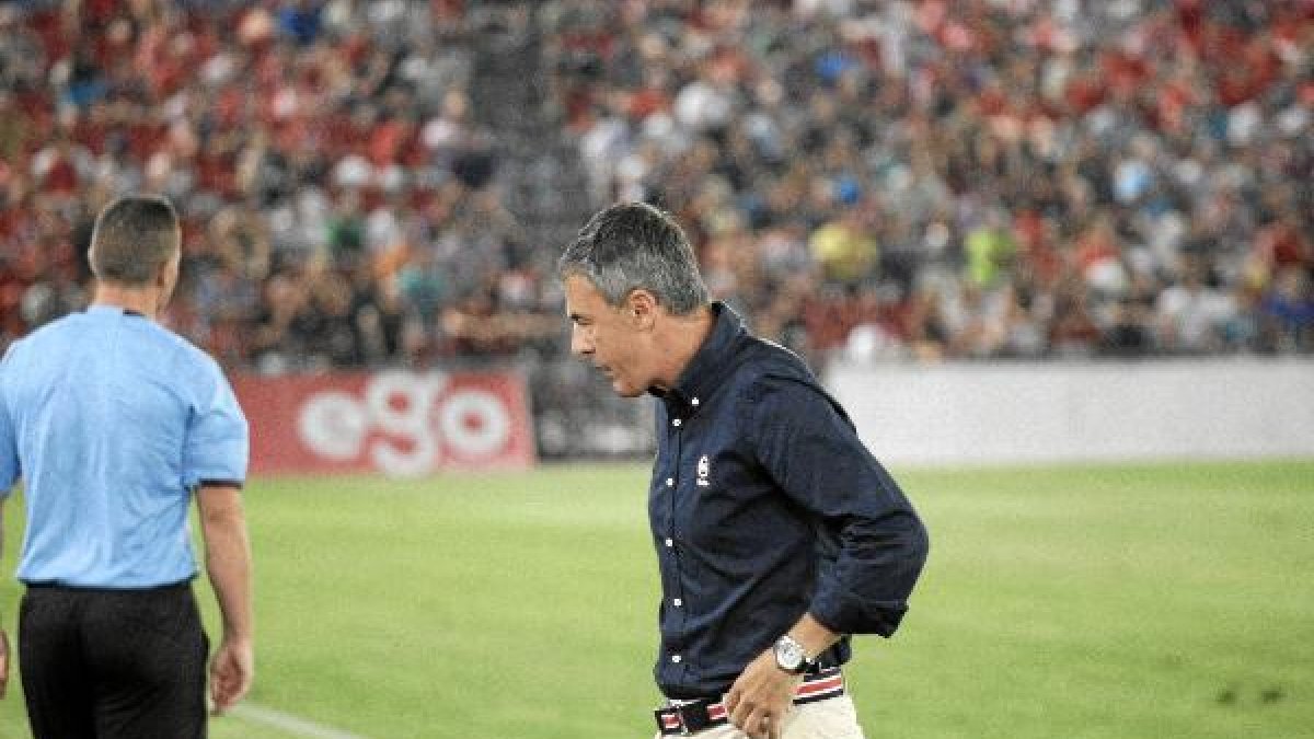 Lucas Alcaraz en un partido celebrado en el Estadio Mediterráneo.tyle>.apqj{position:absol