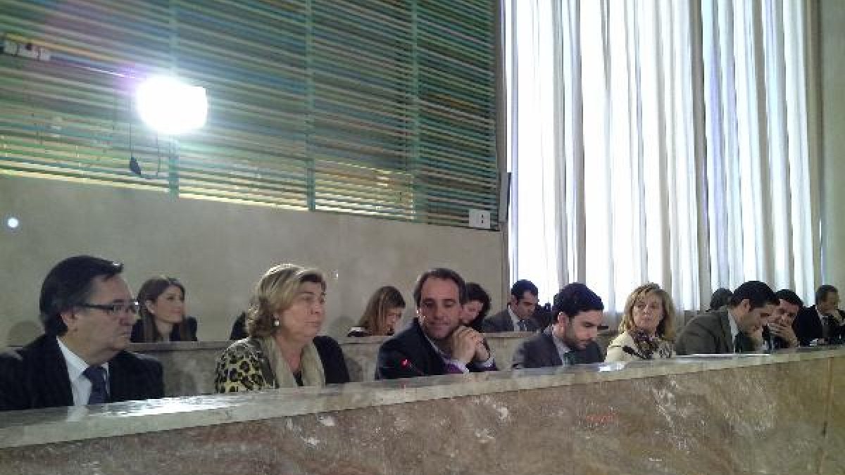 La concejal Rafaela Abad defiende las cuentas municipales en el pleno.tyle>.apqj{position: