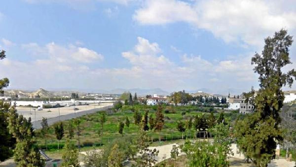 Panorámica del lugar del suceso, en Alboxx,auto