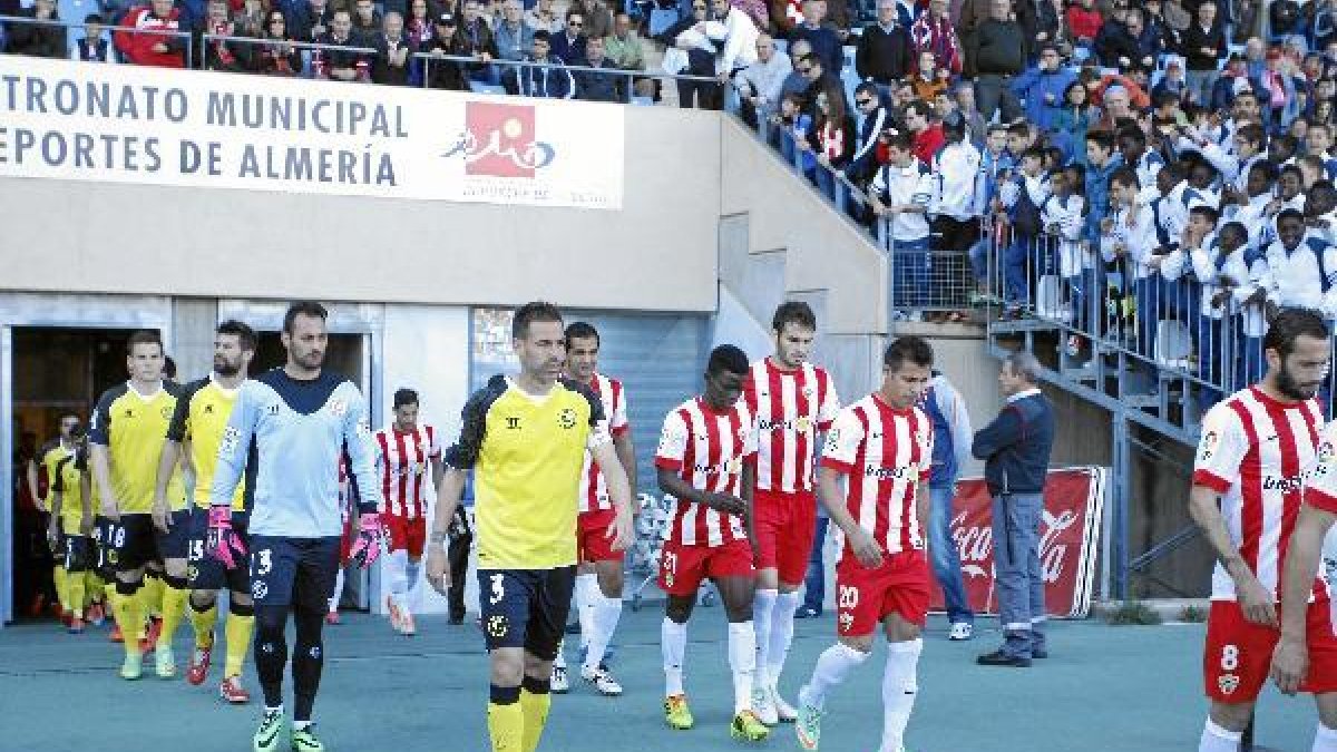 La defensa o el sistema defensivo no funciona en el Almería.e;c