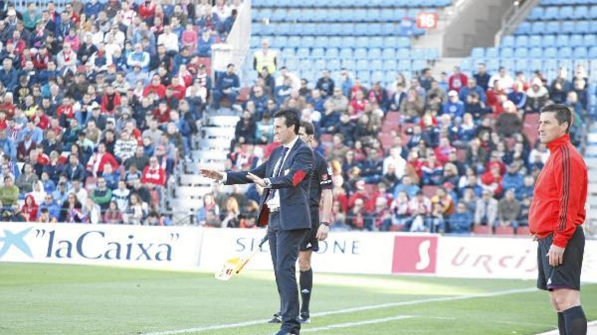 Emery en plena sesión de banquillo en el Mediterráneo.e;clip:re