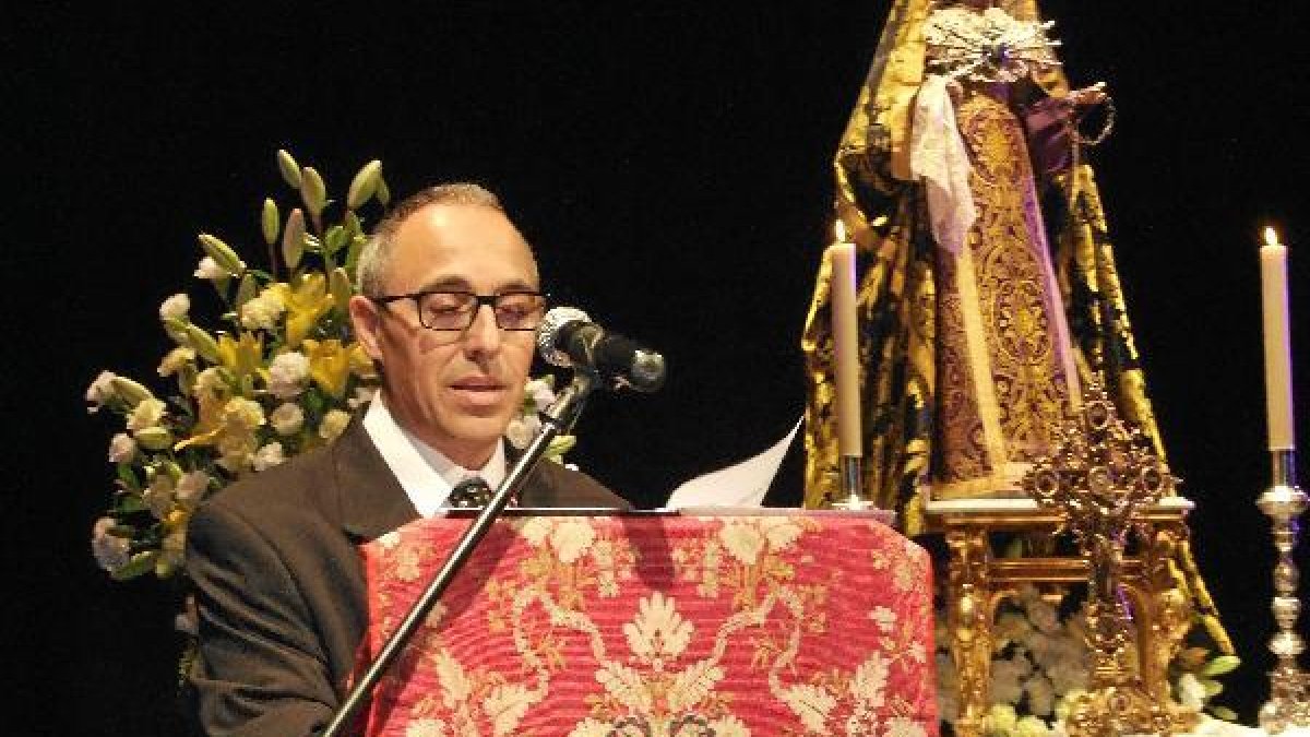 Enrique Marín, pregonero.o,469px);}</