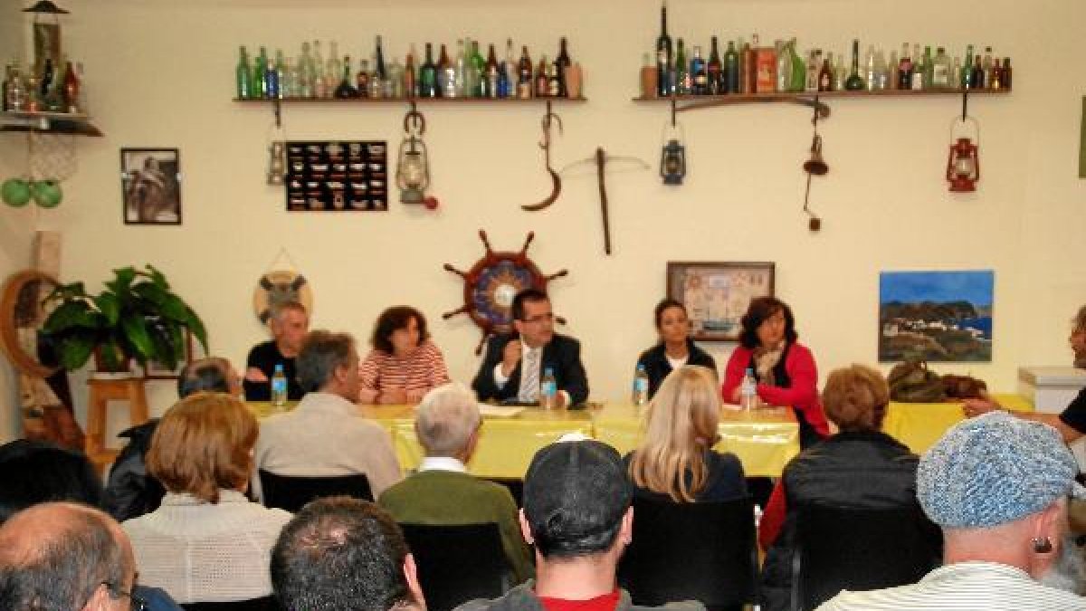 El alcalde y los vecinos de Las Negrasx,auto,au