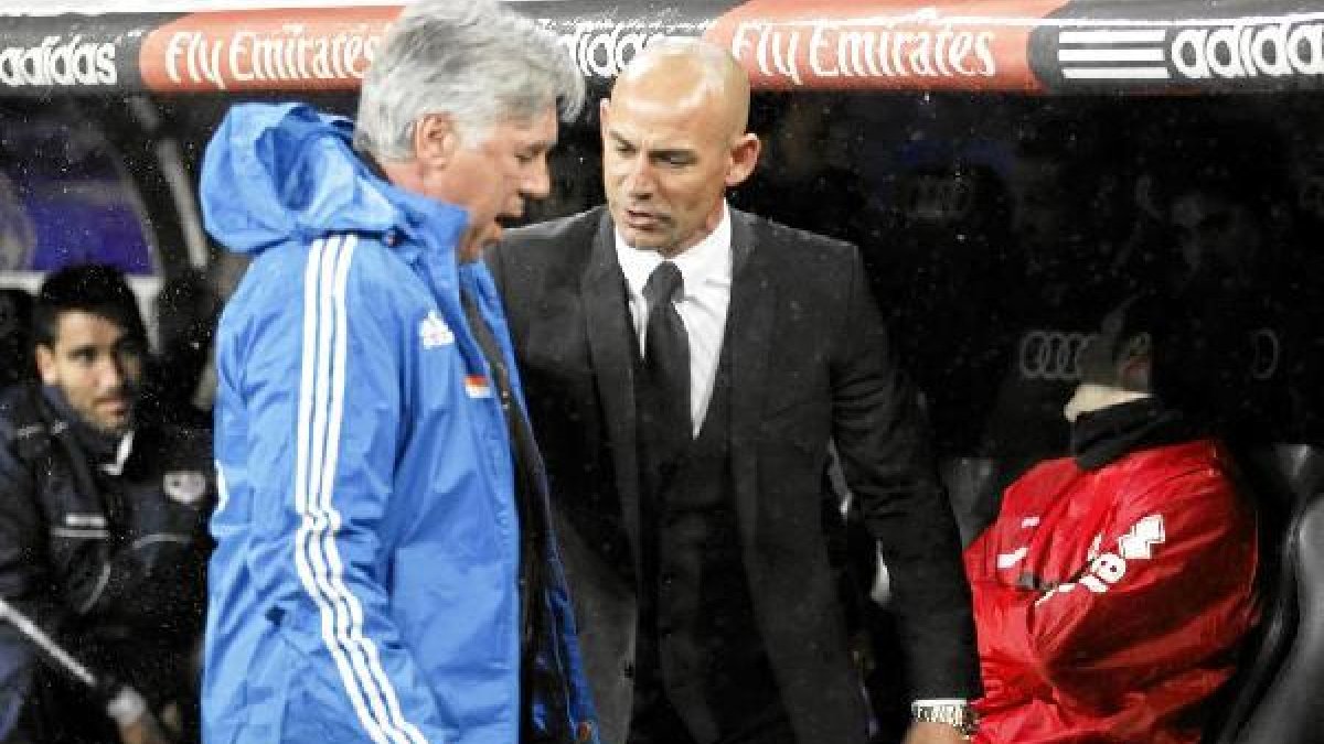 Paco Jémez y Carlo Ancelotti en charla distendida.e;clip:rect(4
