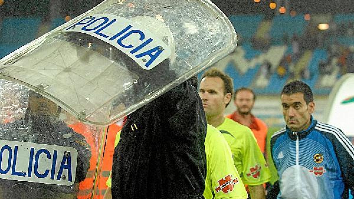 Lo del Almería con Mateu Lahoz viene desde los tiempos de Segunda.tyle>.apqj{position:abso