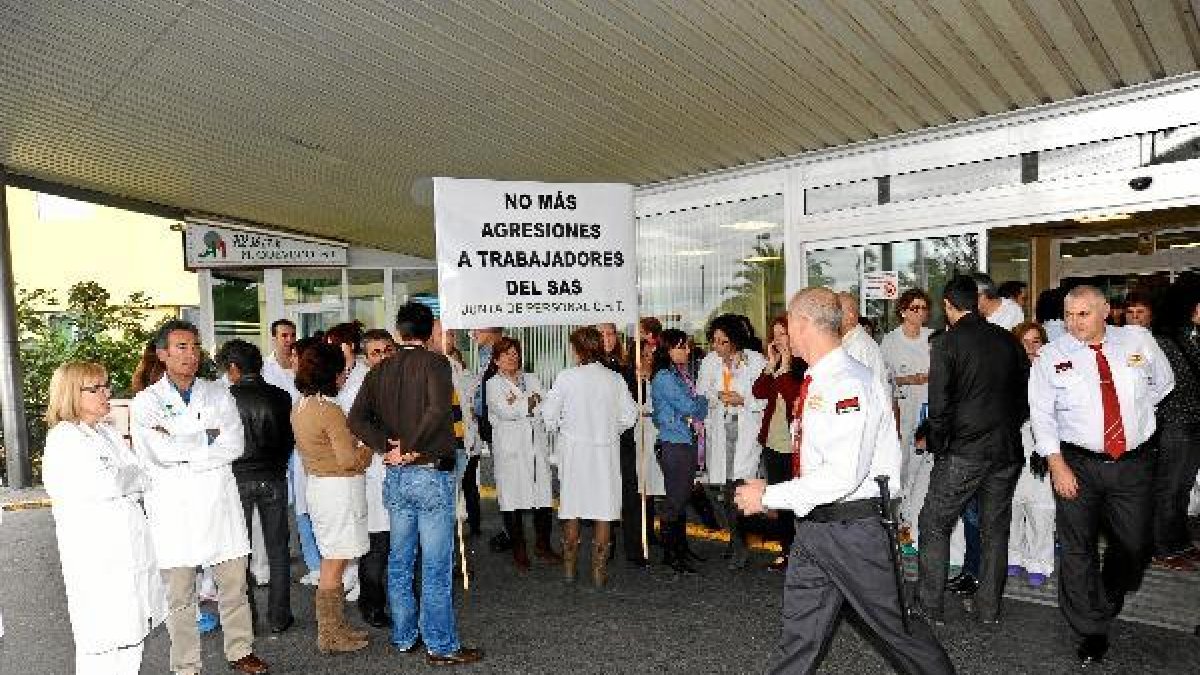 Sanitarios durante una manifestación reciente.x