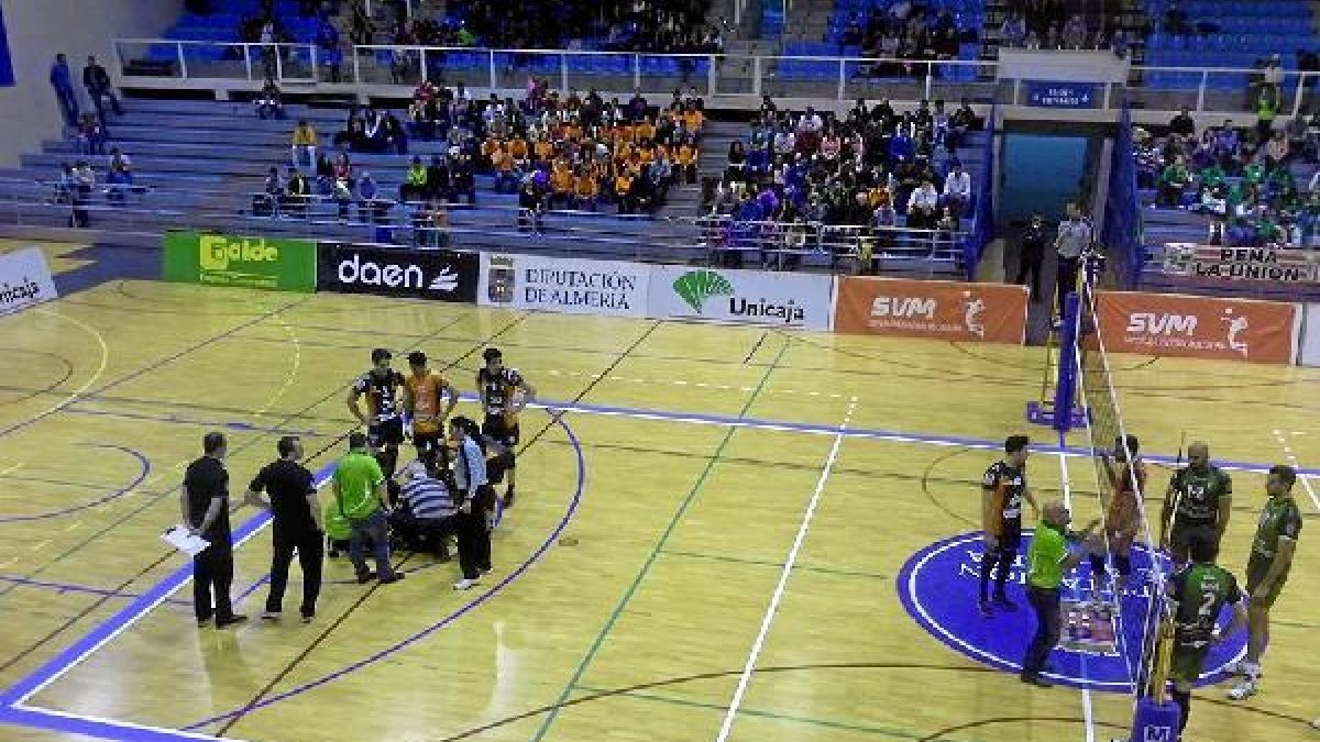 Un momento del partidoo,469px);}