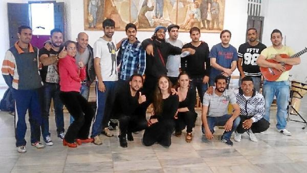 Foto de familia de uno de los ensayos del musical flamenco ‘La leyenda del Nazareno’.tyle>