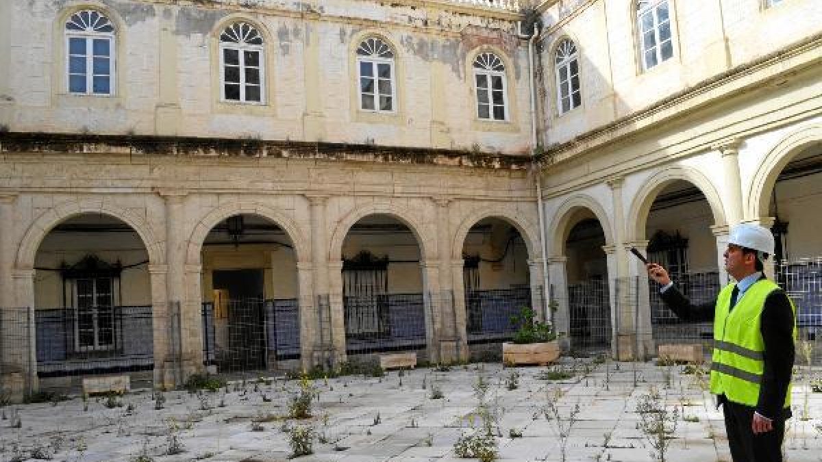 El hospital tiene graves deficiencias por fuera y por dentroe;c