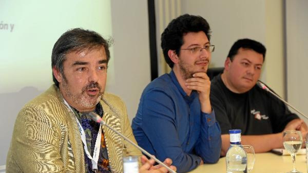 El productor José A. Hergueta, el cineasta Pau Bacardit y el director de producción Kiko Medina.