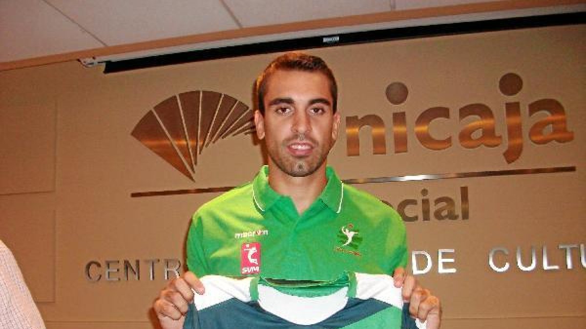Jesús Bruque quiere que la afición no se pierda la cita ante Teruel.tyle>.apqj{position:ab