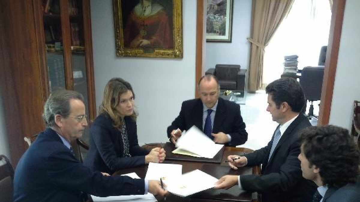 Firma del convenio entre el Ayuntamiento de Almería y Jazztel.e