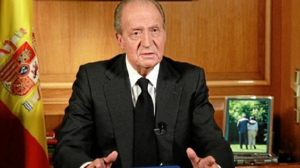 Su Majestad el Rey durante su mensaje por el fallecimiento de Aldolfo Suáreztyle>.apqj{pos