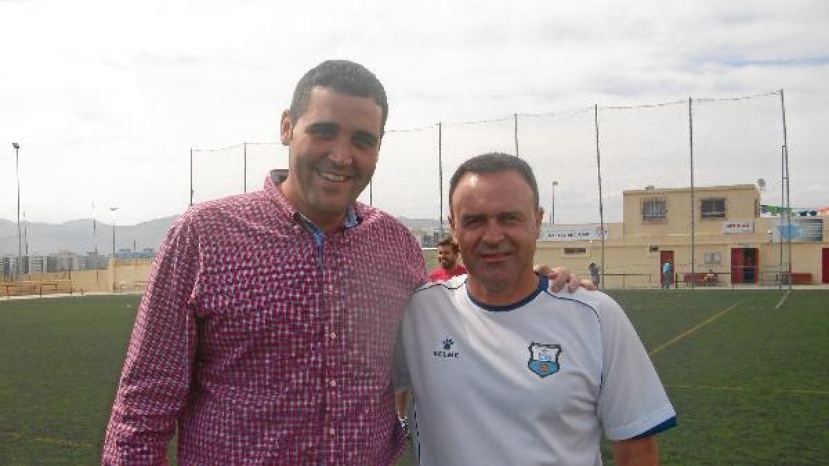 El concejal Alonso con Salmeróno,469p