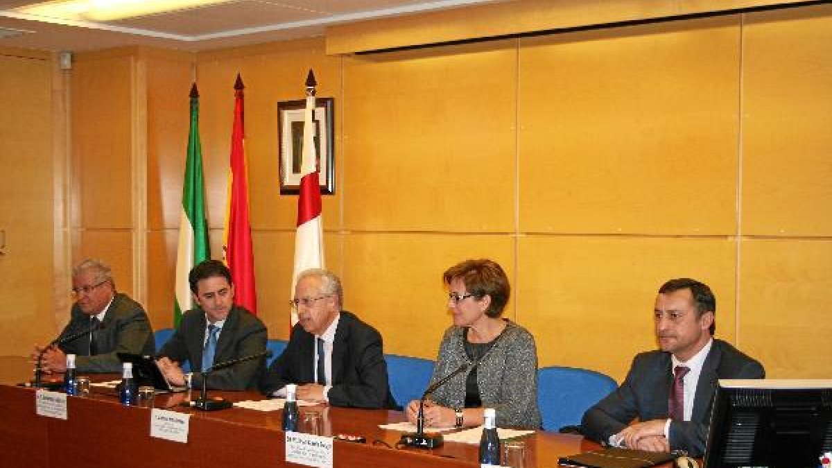 José Antonio Galdón ofreció una charla a los ingenieros técnicos industriales.tyle>.apqj{p