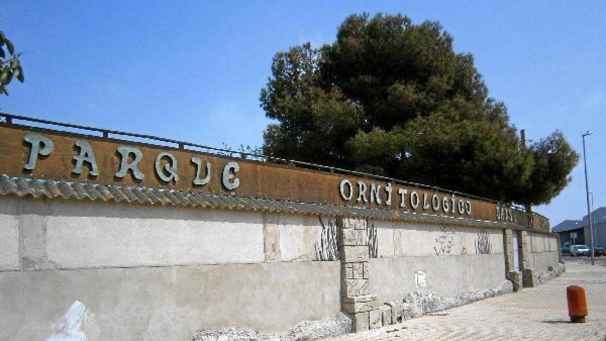 Primera fase. José García ya ha construido el muro del parque y el centro de interpretación, pero bu