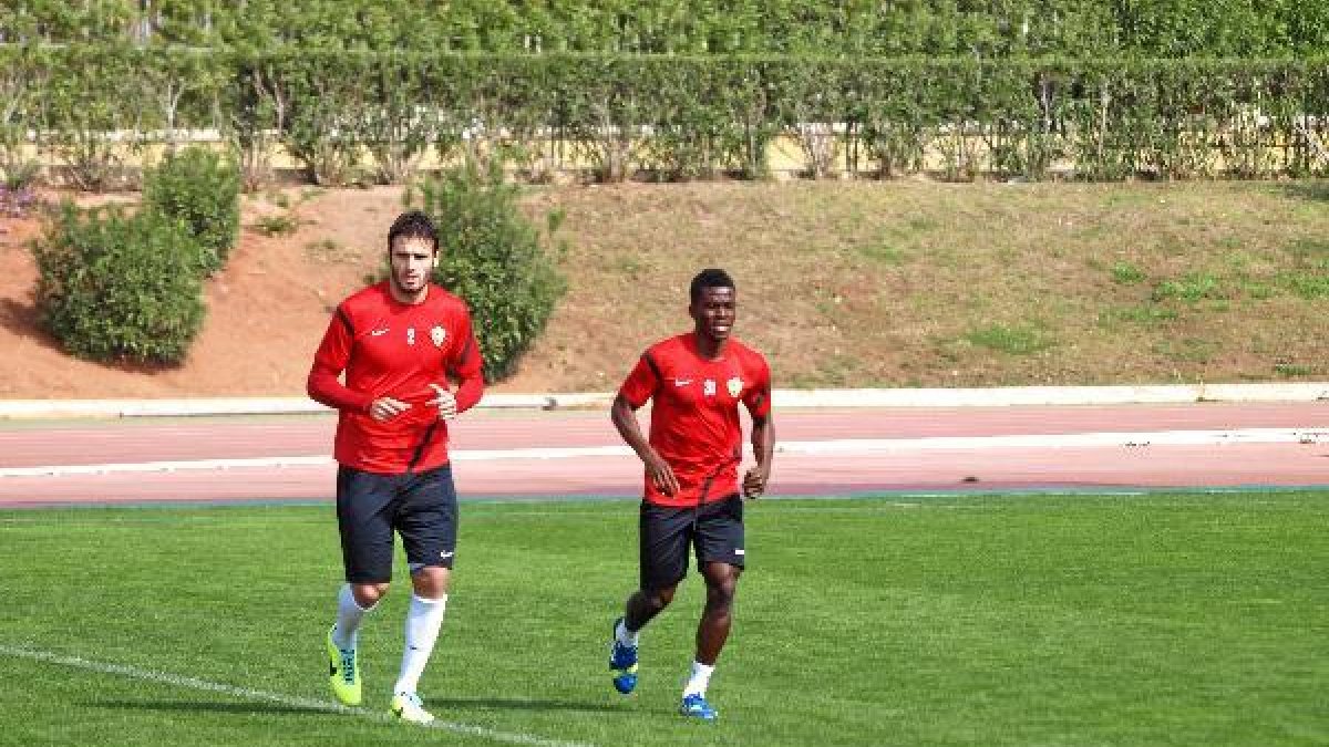 Torsiglieri y Azeez arrastran molestias.x,auto,