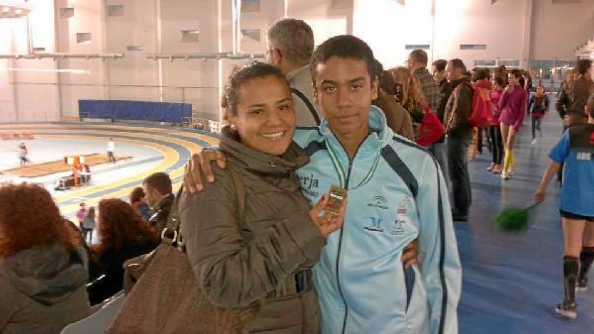 Huila con su madre<