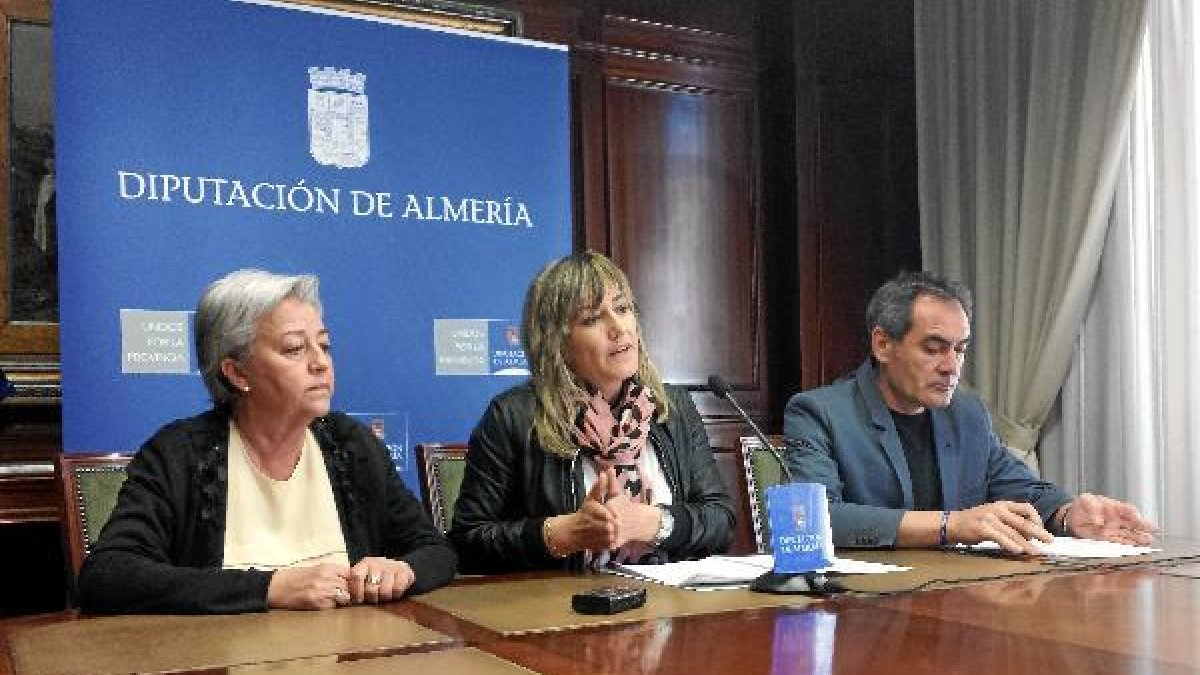 Tres diputados socialistas han presentado esta mañana sus propuestas.tyle>.apqj{position:a