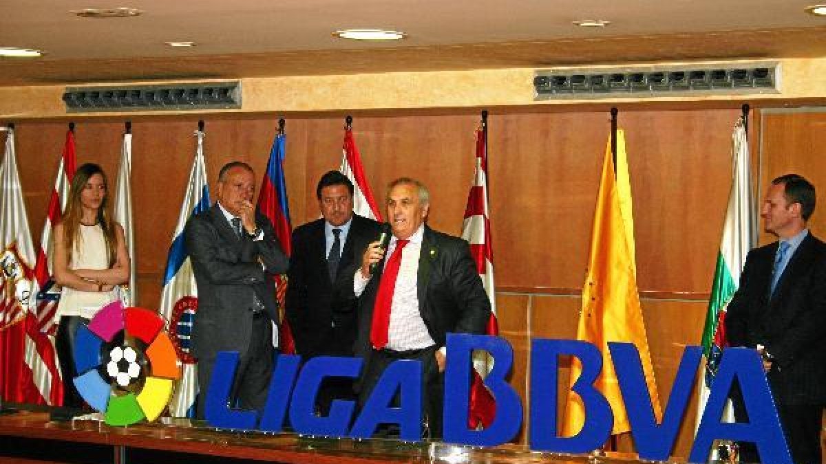 El presidente del Elche en la Liga Profesional atiene las palabras de Alfonso García.tyle>