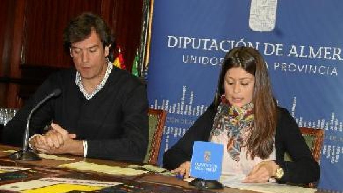 La diputada provincial de Deportes, Ángeles Martínez, y el director de Deportes, Juan José Salvador.