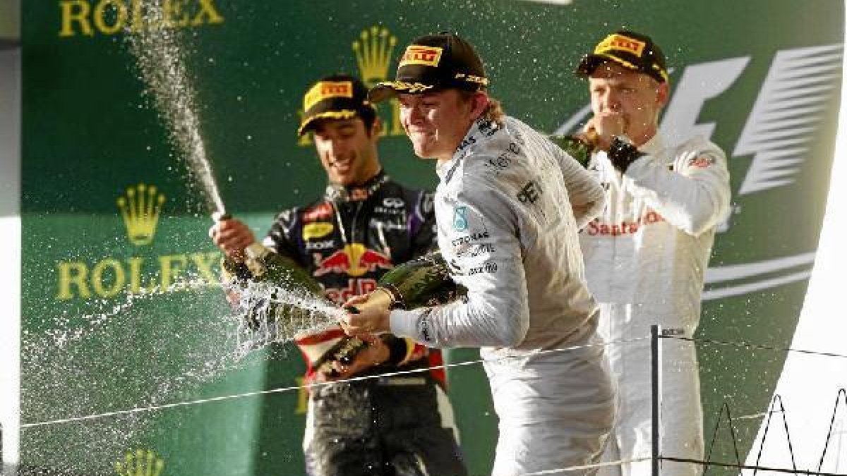 Primer podio de la temporada sin Fernando Alonso.e;clip:rect(46