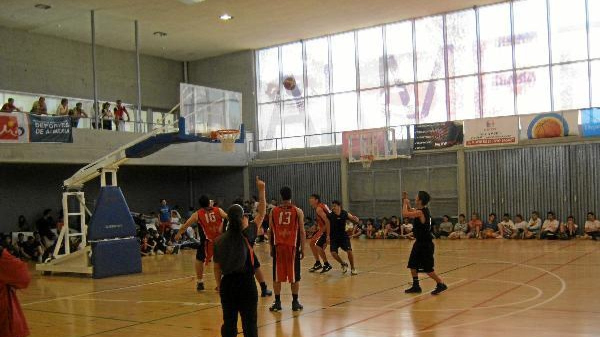 Baloncesto canteranoo,469px);}
